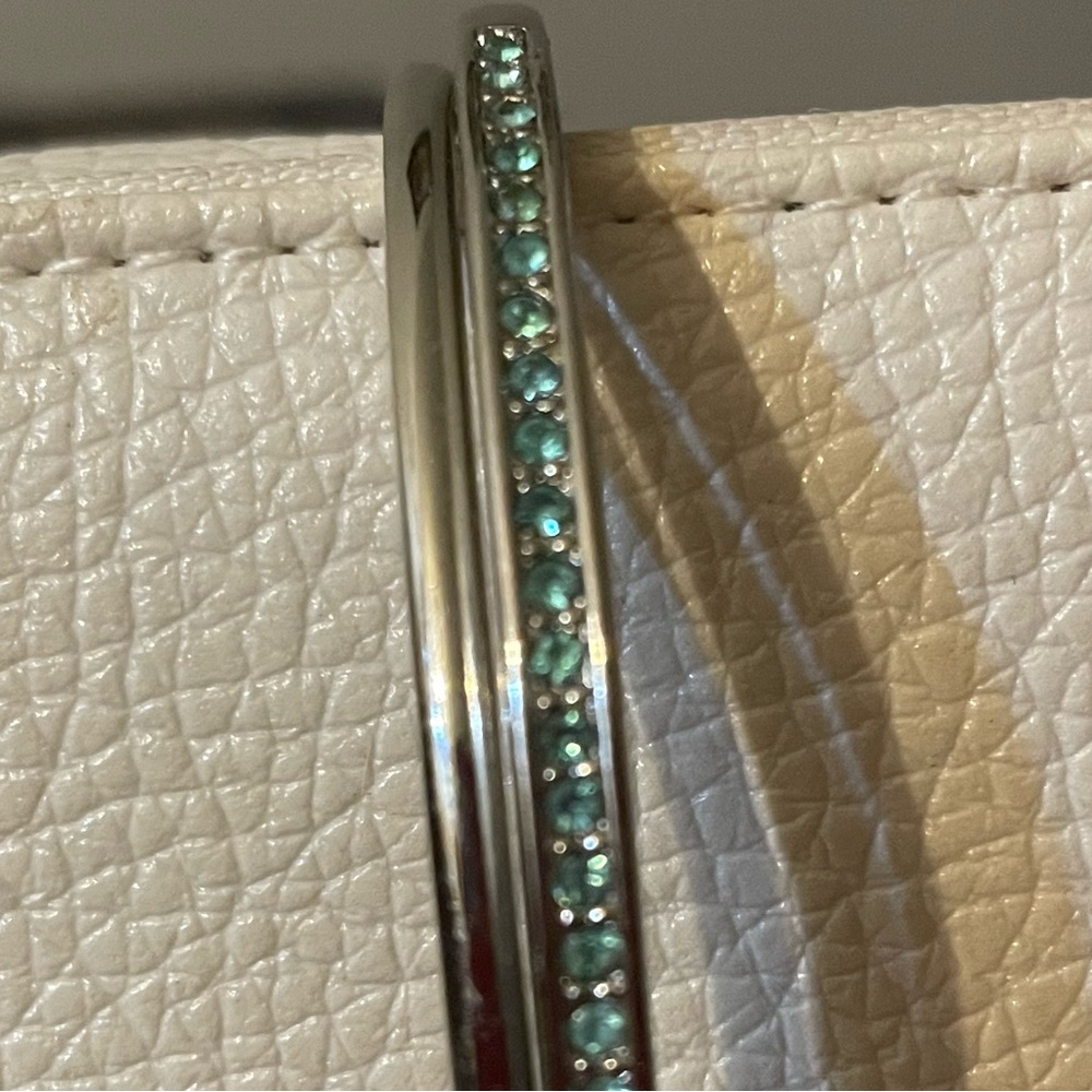 Set of silver bangles. One solid, second with turquoise. Oval shaped. - Picture 2 of 9